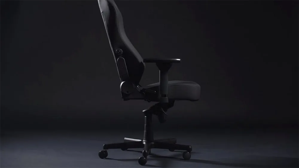 Noblechairs Hero 黑色版评论：定制印刷且完美无瑕