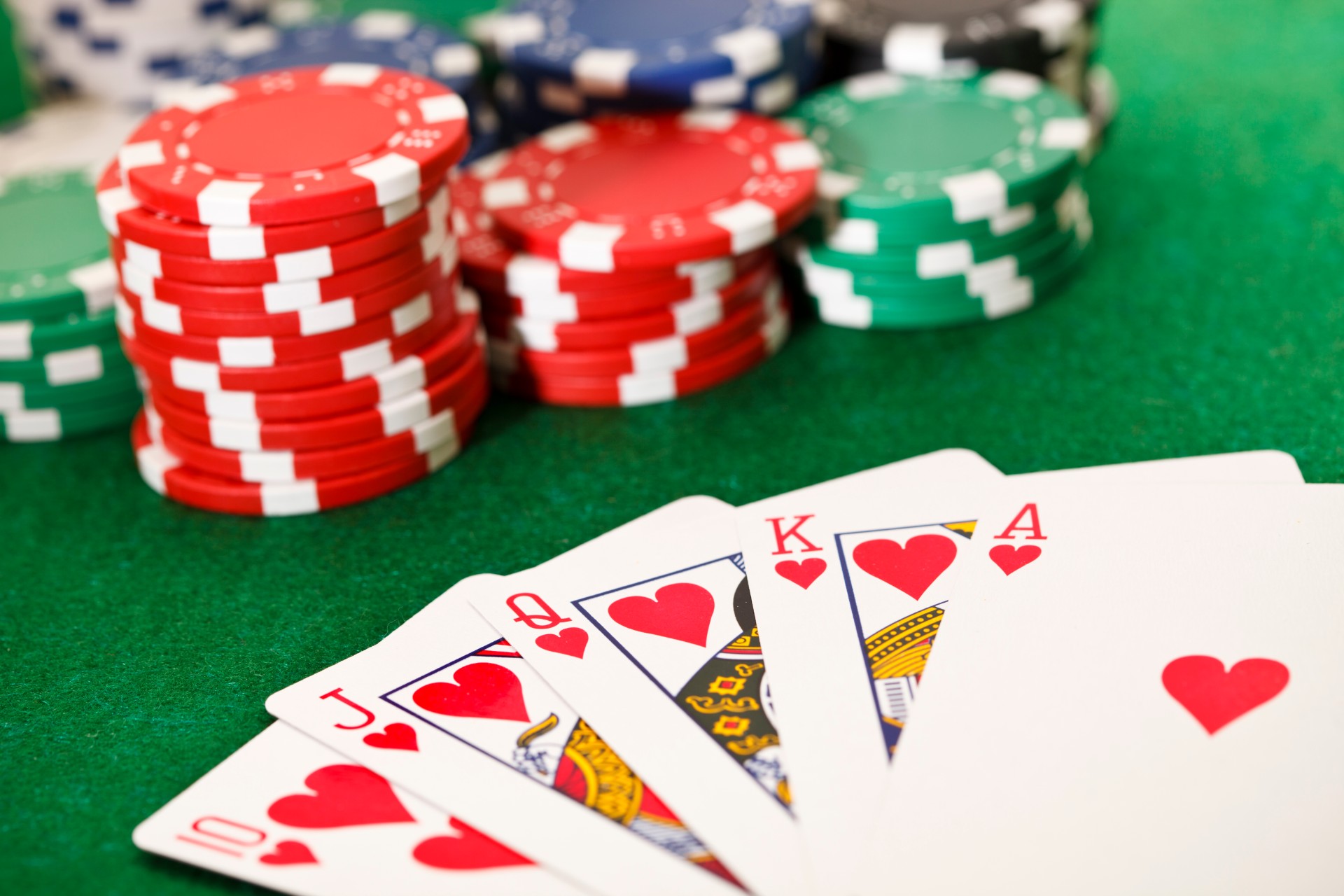 Mengoptimalkan kemenangan poker melalui manajemen insentif cerdas